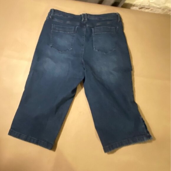 Gloria Vanderbilt Denim Capri Pants Size 14 - Picture 3 of 4